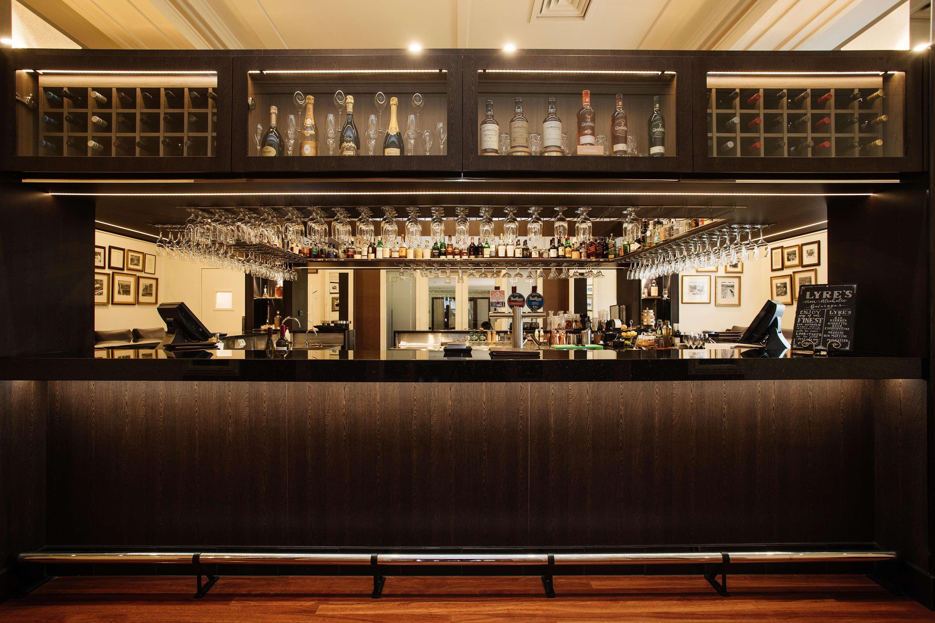 Hyatt Hotel Canberra - A Park Hyatt Hotel Esterno foto The bar at the hotel
