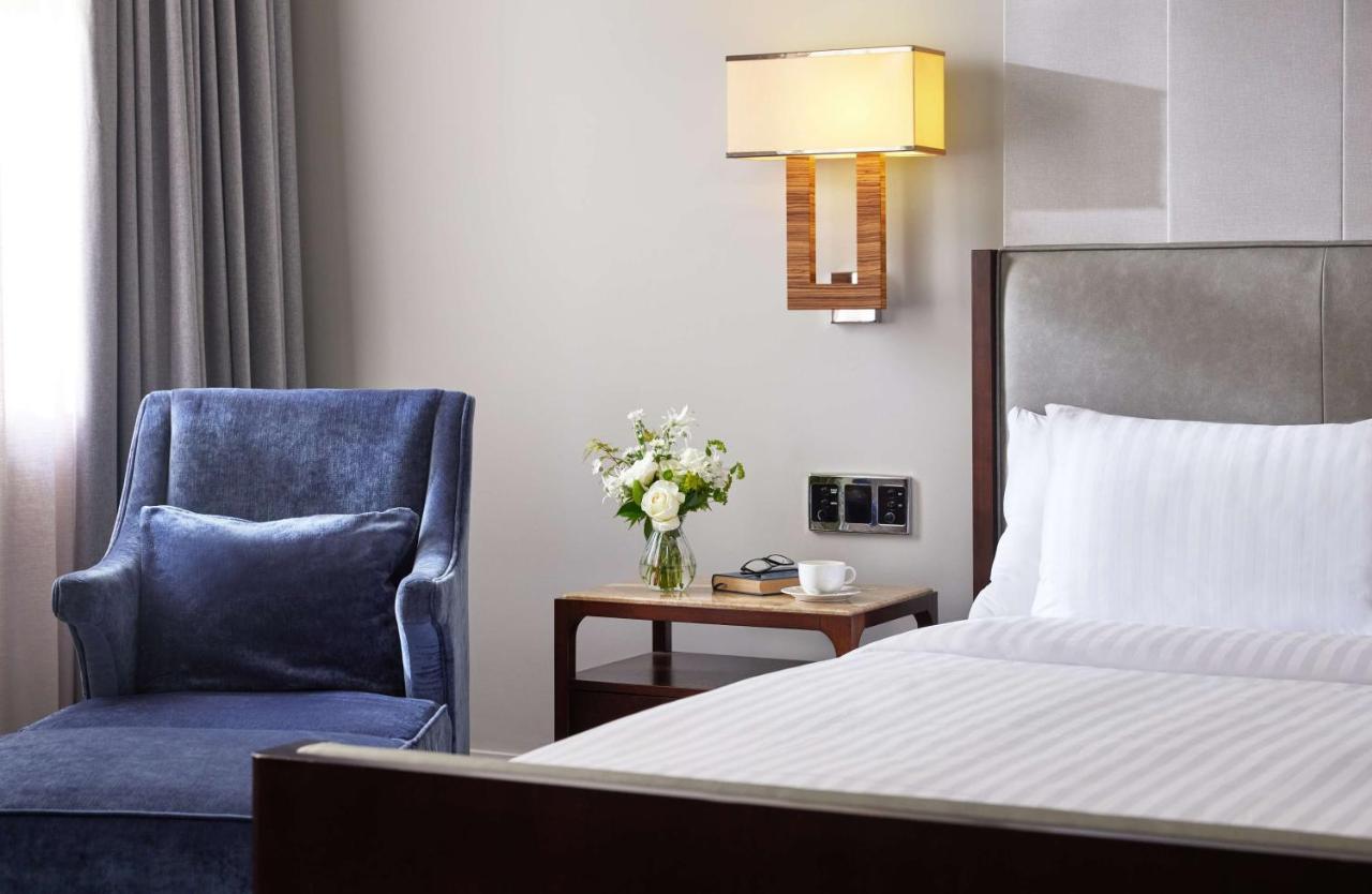 Hyatt Hotel Canberra - A Park Hyatt Hotel Esterno foto A bedroom at the hotel